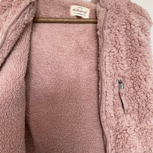 Pink women’s fuzzy vest with hood - Picture 10 of 10